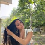 Raveena Aurora Instagram - life update :) in a very blooming season of life . Music n love r flowing out of me easily and lots of synchronicities . I love when the summer hits us and suddenly our hair feels so healthy n body just swells with curves and warmth. I want to hug and thank every tree for showing me the beauty of god 🫶🏽♥️ I am taking a vow of silence for a couple days soon because July is a portal month. I’ve been told. Thank u for being here