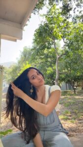 Raveena Aurora Instagram - life update :) in a very blooming season of life . Music n love r flowing out of me easily and lots of synchronicities . I love when the summer hits us and suddenly our hair feels so healthy n body just swells with curves and warmth. I want to hug and thank every tree for showing me the beauty of god 🫶🏽♥️ I am taking a vow of silence for a couple days soon because July is a portal month. I’ve been told. Thank u for being here