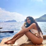 Raveena Aurora Instagram - Happier in the sun ! ! : ) So grateful for @frenchkiwijuice and @thesundropgarden ‘s love ☀️ Philippines