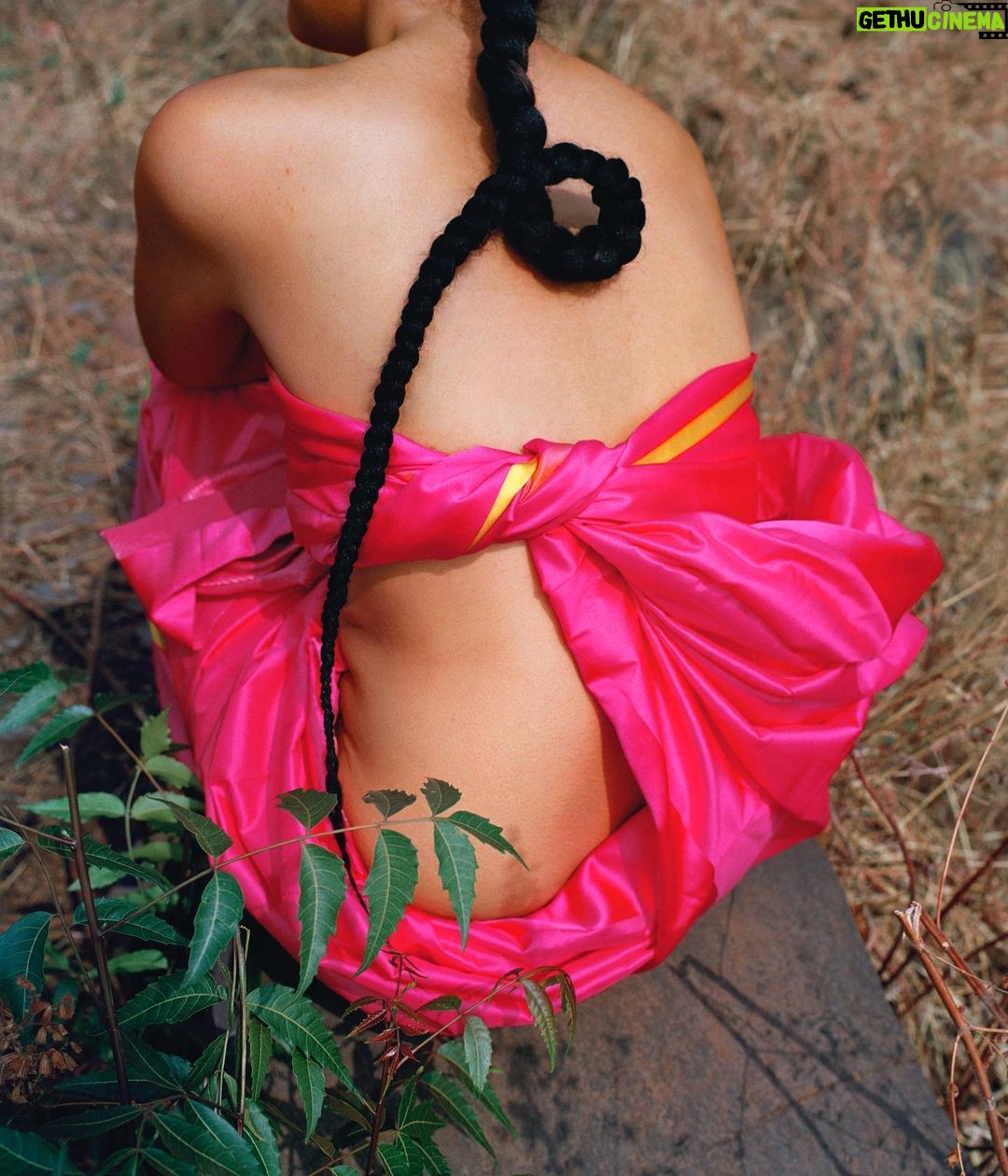 Raveena Aurora Instagram - In one of our last editorial nods to the “Asha’s awakening” universe, we bring back the story of Asha full circle, and envision her in all her space goddess beauty , when she comes back down to earth from space and lands in India in the year 2033.. Thank you @shubham_lodha for your poetic photography. It was such a full circle moment for the Asha universe to finally create a visual in india, and with the sweetest team , for earth-loving magazine @atmos . I am so in love with atmos’s whole ethos and it was so special getting to embody Asha’s essence for one of the last times before what comes next … 👀 Photographs by Shubham Lodha @shubham_lodha Production by Manoj Kaira @manojchetansinghkaira Photo assistant @yashna_kaul Styling by Reva Bhatt @hybridhues Styling assistant @weneedasecretlife___ Makeup by Amrita Mehta @makeupbyamrita Hair by Silky Mehra @mehrasilky Clothing by @rimzimdaduofficial, @raw_mango, @bloni.atelier Jewelry by @bhavyarameshjewelry, @isharya Mumbai - मुंबई