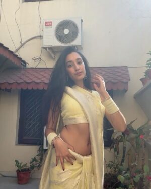 Raveena Aurora Instagram - घर
