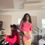 Raveena Aurora Instagram - my life has just been studio and hike . studio and hike . kisses in between . very wholesome stuff 🥹 I AM coming out of hibernation though to play with MAXWELL ??? AT THE GODDAMN HOLLYWOOD BOWL ???? WHAT IS LIFE ??? show is on September 10th and tix out nowwww thru @hollywoodbowl Hollywood Bowl