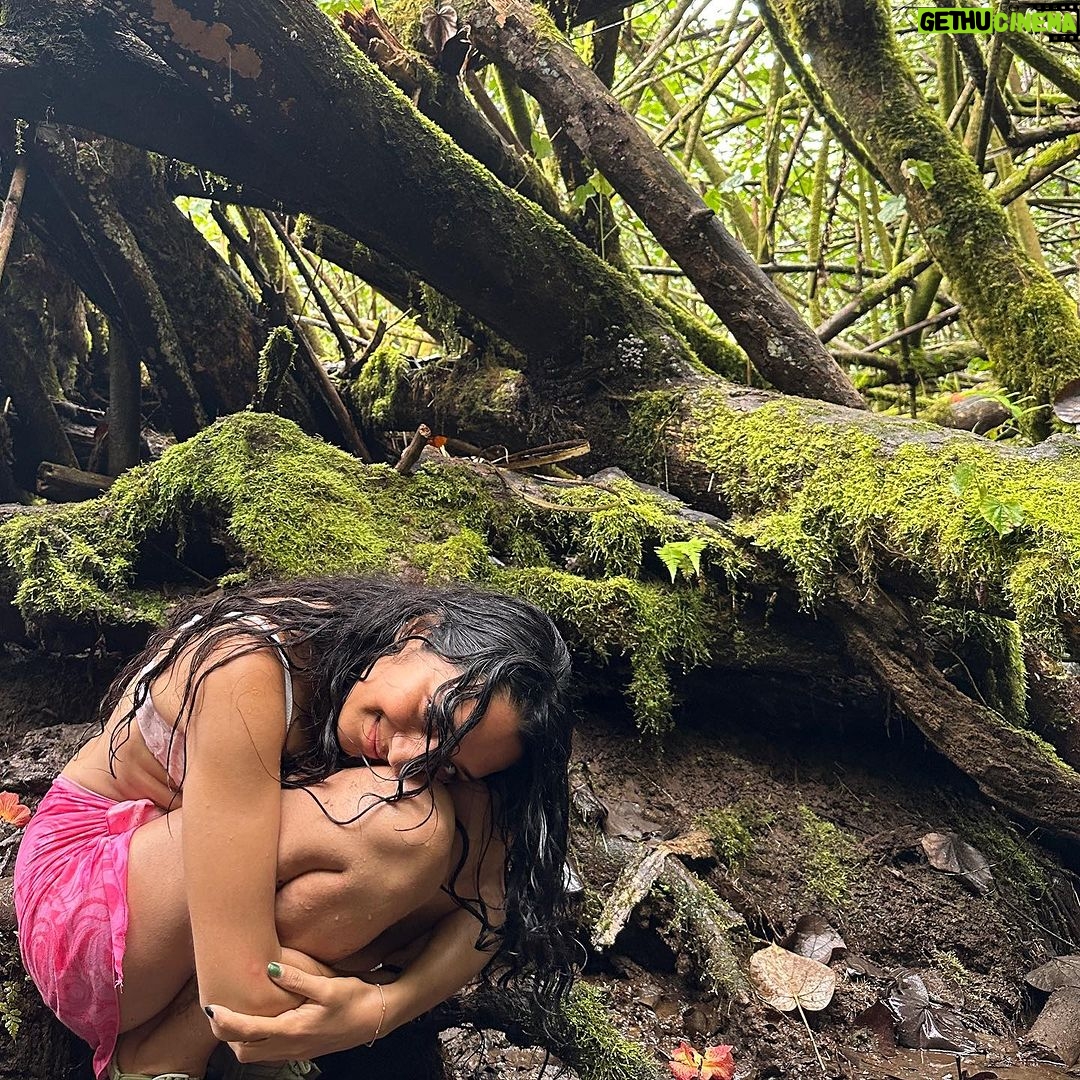 Raveena Aurora Instagram - bits of beauty from this year 🥹 a lot of this year I got lost in spirit and music and my friends . there’s so much I learned & pulled from the ether that I want to share with u one day. maybe I’ll be out of hiding soon 💘