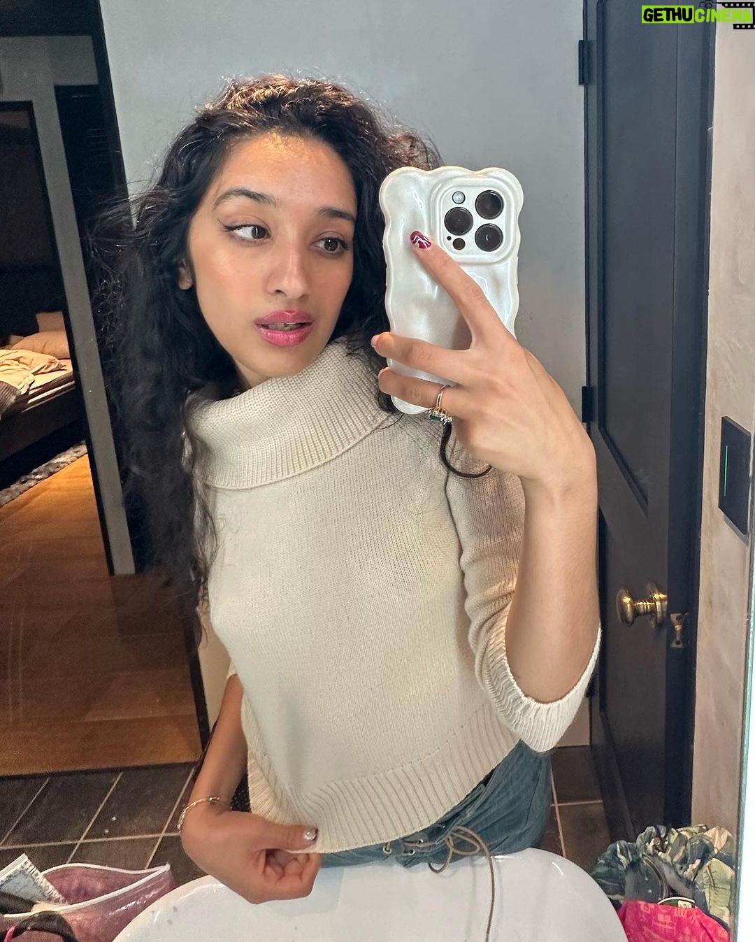Raveena Aurora Instagram - I love days when I look like my mommy ♥️ 新国立美術館
