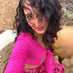Raveena Aurora Instagram - GOLDEN BIRTHDAY ♥️♥️🥰🥰♥️♥️🥰♥️ 🥳🥳 I HAVE NO POETIC WORDS , IM WINE DRUNK AND SEXY AND JUST RODE A HORSE AND SURROUNDED BY LOVE AND LIFE IS VERY FUCKING BEAUTIFUL ♥️😭😭