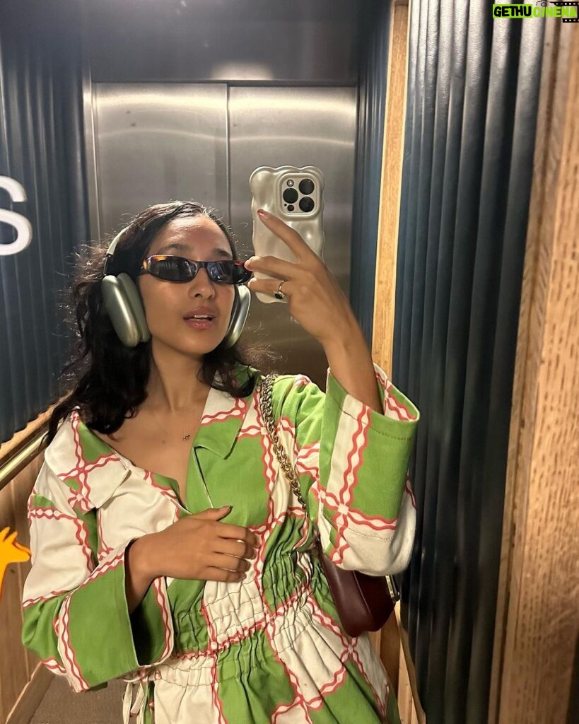 Raveena Aurora Instagram - week of mirror selfies around the world 😱 Ok let me journal and be feral and honest w u for a sec because it’s been a while since I did that . i went 2 Europe this week, and I was really resisting it because I was supposed to do vipassana at home instead (I’ve been tryna do it every month - it’s like 10 hours of meditation for a series of days) . It’s my birthday this week, a turn of a new decade .. I’ve been partly embracing it & finding myself in the happiest year of my life as I bloom & bloom into this loving loving gorgeous gorgeous joyful joyful creating creating being 🥳 🥳, and then there are parts of me that are scared and contending with growing older for the first time !! Partly bcus of how much stress is placed on a woman’s age as we grow , and this outdated stereotype that aging people only grow more out of touch, out of (capital’s !!!!!) function . It’s funny- I oscillate between feeling like a reflection of the beauty and nature around me, and then every now and then if I linger too long in the digital world I find myself questioning my features and wondering if I need to change , wondering if I’m doing enough . It’s such a sinking feeling and maybe it’s why I have to meditate such an insane amount 2 stay grounded amongst machines. Anyways so back to Europe. I was resistant and asked my angels why they wanted me to go . They led me to a Tibetan temple in London . I got to the temple and sat in the prayer room and I started to go into deep meditation, still a bit confused why I was led here . Something in me started counting all the buddhas on the wall - there were so many more than usual !! & then I counted 30 TO BE EXACT !!An early birthday gift from the angels. And then they told me - WHY ARE YOU QUESTIONING THE PERFECT ORDER OF THINGS ? They said- “we made the most beautiful, perfect, divine , free vessel for your soul and we have a divine plan for u- why are you holding onto your twenties, why are you resisting the perfect path forward ??” And then I got flashes of the next decade and it was SO bountiful. I saw my future babies, I saw all the success and abundance, I Saw myself only becoming more warm, beautiful, knowing , strong with age😍 London, United Kingdom