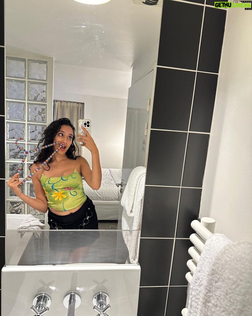 Raveena Aurora Instagram - week of mirror selfies around the world 😱 Ok let me journal and be feral and honest w u for a sec because it’s been a while since I did that . i went 2 Europe this week, and I was really resisting it because I was supposed to do vipassana at home instead (I’ve been tryna do it every month - it’s like 10 hours of meditation for a series of days) . It’s my birthday this week, a turn of a new decade .. I’ve been partly embracing it & finding myself in the happiest year of my life as I bloom & bloom into this loving loving gorgeous gorgeous joyful joyful creating creating being 🥳 🥳, and then there are parts of me that are scared and contending with growing older for the first time !! Partly bcus of how much stress is placed on a woman’s age as we grow , and this outdated stereotype that aging people only grow more out of touch, out of (capital’s !!!!!) function . It’s funny- I oscillate between feeling like a reflection of the beauty and nature around me, and then every now and then if I linger too long in the digital world I find myself questioning my features and wondering if I need to change , wondering if I’m doing enough . It’s such a sinking feeling and maybe it’s why I have to meditate such an insane amount 2 stay grounded amongst machines. Anyways so back to Europe. I was resistant and asked my angels why they wanted me to go . They led me to a Tibetan temple in London . I got to the temple and sat in the prayer room and I started to go into deep meditation, still a bit confused why I was led here . Something in me started counting all the buddhas on the wall - there were so many more than usual !! & then I counted 30 TO BE EXACT !!An early birthday gift from the angels. And then they told me - WHY ARE YOU QUESTIONING THE PERFECT ORDER OF THINGS ? They said- “we made the most beautiful, perfect, divine , free vessel for your soul and we have a divine plan for u- why are you holding onto your twenties, why are you resisting the perfect path forward ??” And then I got flashes of the next decade and it was SO bountiful. I saw my future babies, I saw all the success and abundance, I Saw myself only becoming more warm, beautiful, knowing , strong with age😍 London, United Kingdom
