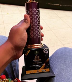 Ravi G Instagram - Best playback singer 2022 award for “Naan Pizhai” . Greatful and honoured to have received this award and its even more special as this is my 1st award . Heartfelt thanks to @anirudhofficial bro for this memorable song of my lifetime🤗❤️. Thank you @wikkiofficial bro for the wonderful lyrics . Thank you @92.7bigfmtamil 🙏 Many thanks to my family , friends and all music lovers who have supported me in this journey 🙏🙏