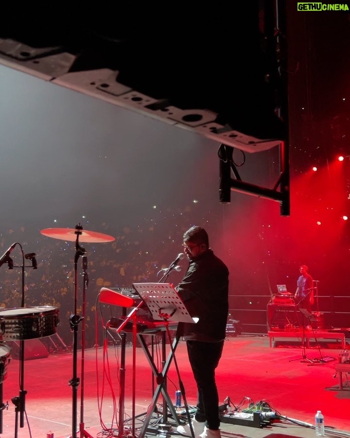 Ravi G Instagram - Paris was surreal !!! Naan pizhai sing along with all the lovelies❤️❤️Thank you Rockstar @anirudhofficial for your energy and the experience❤️ vc :- @adithyark.music thambi❤️ #paris #naanpizhai #kill #liveconcert #livesinging #onceuponatime #krk #kaathuvaakularendukaadhal #oneofakind #love #kollywood