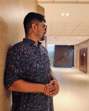 Ravi G Instagram - “If it doesn't challenge you, it doesn't change you.” 

Keep smiling and live your life to the fullest possible !! 

Its #challeya Trend 😎

Photo courtesy :- @rhythm_samm 

#lifelessons #instagram #love #photography #photooftheday #instadaily #fashion #art #photo #music #smile #happy #life #myself #india #comfortzone #ethnicwear #goodvibes