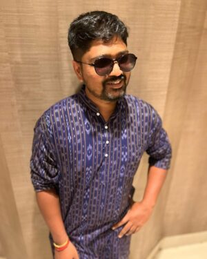 Ravi G Instagram - “If it doesn't challenge you, it doesn't change you.” 

Keep smiling and live your life to the fullest possible !! 

Its #challeya Trend 😎

Photo courtesy :- @rhythm_samm 

#lifelessons #instagram #love #photography #photooftheday #instadaily #fashion #art #photo #music #smile #happy #life #myself #india #comfortzone #ethnicwear #goodvibes