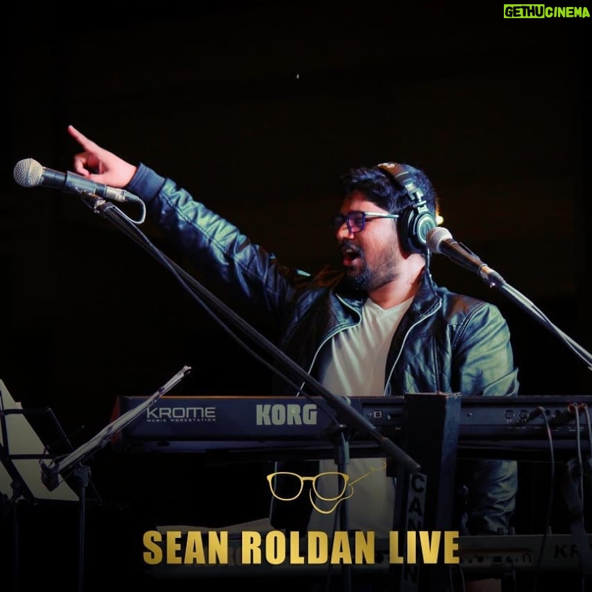 Ravi G Instagram - From a recent gig with @rseanroldan @supervijay_ @aalaapraju @ramkuu @silvertreeartists @phoenixmarketcitychennai @eventart_india #seanroldanlive #musicianslife Phoenix MarketCity (Chennai)