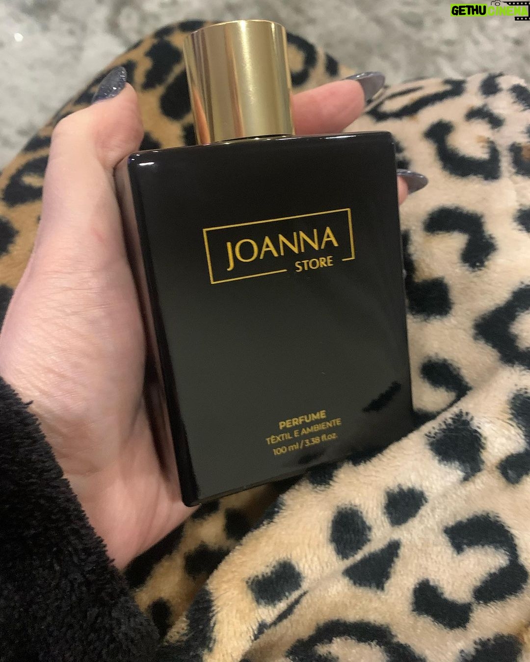 Rebeca Instagram - E quem desse lado gosta de se perfumar quando vai dormir ?!?😴 😛 eu adorooooo e com este cheirinho tão bom até durmo melhor 👌❤️❤️ visitem a pág @joannastore.insta e encomendem o vosso 😍vão amar…