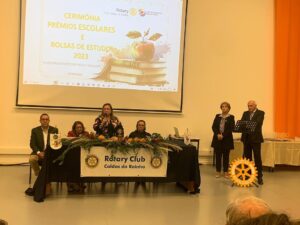 Rebeca Instagram - Que orgulho filho 🥰 🙏MELHOR ALUNO 10°ano - curso Música- 6° grau de Conservatório Caldas da Rainha 22/23 … obrigada a todos os professores pelo excelente trabalho 🙏🥰 continua meu amor a voar e a fazeres o que melhor sabes, estamos sempre a apoiar-te. Amo-te …❤️❤️❤️❤️Cerimónia prémios escolares e bolsas de estudo- Guitarra clássica - Rotary club Caldas da Rainha - novo ano letivo 7° grau conservatório 11° ano 
@robim____