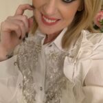 Rebeca Instagram - Camisa cheia de pormenores tão linda não acham ?! Obrigada loja @joannastore.insta pela confiança ❤️🥰 aproveitem e façam uma visita à pág 🥰👌vão amar 🤩