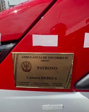 Rebeca Instagram - Muitas vezes, com a correria do dia a dia esquecemo-nos do que realmente importa, e agradecer é uma das coisas que acaba por ficar esquecida.

Eu, enquanto cidadã, sempre valorizei o trabalho dos bombeiros, há 25 anos que retribuo todo o meu respeito, carinho e reconhecimento. 
Continuarei a fazê-lo, sempre!

Hoje, não poderia deixar de vos dizer que é uma honra e um orgulho ser lembrada para apadrinhar este momento especial.

Não esquecerei, NUNCA o vosso gesto de amor.
E se agradecer é retribuir tudo o que dão…então, OBRIGADA❤️

Bombeiros das Caldas da Rainha 
Ambulância batizada com o meu nome 
Grata pelo carinho ❤️🙏

Fotos @joaocarloscosta007 

Obrigada Sr. Comandante Nelson Cruz e a toda a corporação 
Obrigada Sr Presidente @presidente_vitormarques