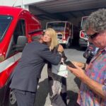 Rebeca Instagram - Muitas vezes, com a correria do dia a dia esquecemo-nos do que realmente importa, e agradecer é uma das coisas que acaba por ficar esquecida. Eu, enquanto cidadã, sempre valorizei o trabalho dos bombeiros, há 25 anos que retribuo todo o meu respeito, carinho e reconhecimento. Continuarei a fazê-lo, sempre! Hoje, não poderia deixar de vos dizer que é uma honra e um orgulho ser lembrada para apadrinhar este momento especial. Não esquecerei, NUNCA o vosso gesto de amor. E se agradecer é retribuir tudo o que dão…então, OBRIGADA❤️ Bombeiros das Caldas da Rainha Ambulância batizada com o meu nome Grata pelo carinho ❤️🙏 Fotos @joaocarloscosta007 Obrigada Sr. Comandante Nelson Cruz e a toda a corporação Obrigada Sr Presidente @presidente_vitormarques