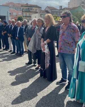 Rebeca Instagram - Muitas vezes, com a correria do dia a dia esquecemo-nos do que realmente importa, e agradecer é uma das coisas que acaba por ficar esquecida.

Eu, enquanto cidadã, sempre valorizei o trabalho dos bombeiros, há 25 anos que retribuo todo o meu respeito, carinho e reconhecimento. 
Continuarei a fazê-lo, sempre!

Hoje, não poderia deixar de vos dizer que é uma honra e um orgulho ser lembrada para apadrinhar este momento especial.

Não esquecerei, NUNCA o vosso gesto de amor.
E se agradecer é retribuir tudo o que dão…então, OBRIGADA❤️

Bombeiros das Caldas da Rainha 
Ambulância batizada com o meu nome 
Grata pelo carinho ❤️🙏

Fotos @joaocarloscosta007 

Obrigada Sr. Comandante Nelson Cruz e a toda a corporação 
Obrigada Sr Presidente @presidente_vitormarques