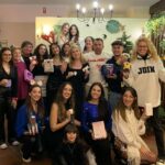 Rebeca Instagram - Esta é a minha equipa😍🙏 a minha segunda família, aqueles que me aturam o verão inteiro 🤣😍 obrigada pelo vosso profissionalismo, obrigada principalmente pela vossa amizade Adoro-vos ❤️❤️ todos cabem no meu coração Feliz natal 🎄🎁 O nosso jantar de Natal