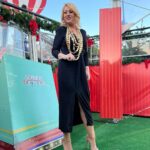 Rebeca Instagram - Tvi Somos Portugal dia 24 dez a não perder a partir das 17.30 Vestido e colar @micaela_silva_atlier obrigada pelo carinho ❤️🙏🥰🎄