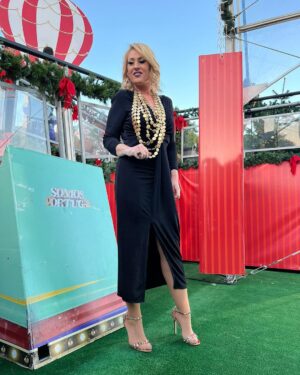 Rebeca Instagram - Tvi Somos Portugal dia 24 dez a não perder a partir das 17.30 

Vestido e colar @micaela_silva_atlier obrigada pelo carinho ❤️🙏🥰🎄