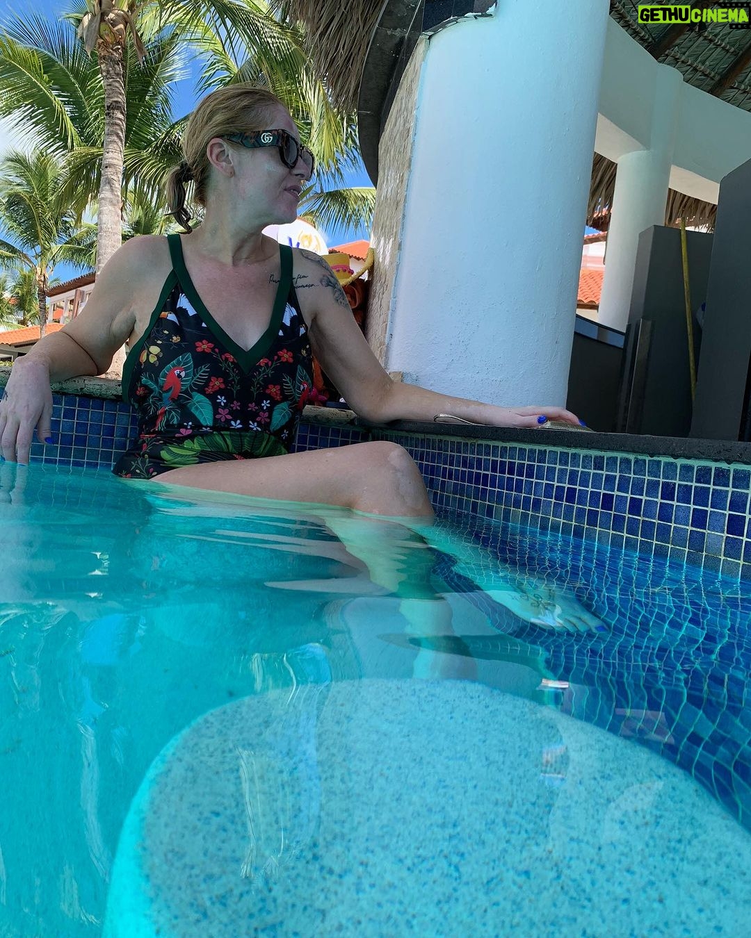 Rebeca Instagram - Que calorrrr 🌞🥵só se está bem dentro de água 💦 Bayahibe Rep.Dominicana