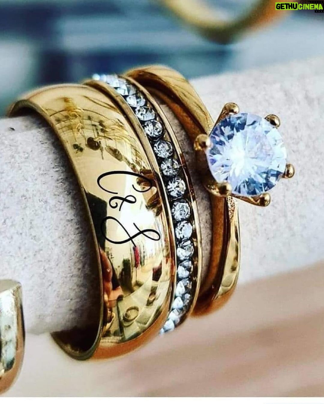 Rebeca Instagram - Quase a chegar o “dia dos Namorados”❤️❤️ e o “dia do pai” ❤️❤️ e eu gosto muito de comprar as prendinhas cedo 🤩🤩 já escolhi, mas não vou dizer quais foram 😂 e vocês deem uma vista de olhos na loja @colares_de_catia_prata e façam os vossos pedidos 👌