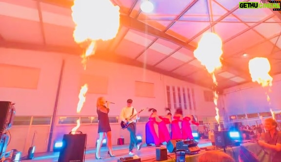 Rebeca Instagram - Ontem foi um dia ESPECIAL concerto solidário para os bombeiros de Caldas da Rainha❤️ e tive o privilégio de cantar os parabéns à minha mamã que fez aninhos Lena Marques Obrigada pelo carinho de todos os bombeiros principalmente ao Comandante @nelsoncruz, obrigada a toda a população das Caldas da Rainha foram maravilhosos como sempre Beijinhos grande 🥰❤️