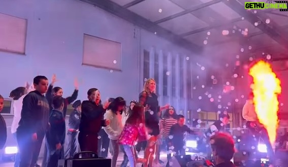 Rebeca Instagram - Ontem foi um dia ESPECIAL concerto solidário para os bombeiros de Caldas da Rainha❤️ e tive o privilégio de cantar os parabéns à minha mamã que fez aninhos Lena Marques Obrigada pelo carinho de todos os bombeiros principalmente ao Comandante @nelsoncruz, obrigada a toda a população das Caldas da Rainha foram maravilhosos como sempre Beijinhos grande 🥰❤️