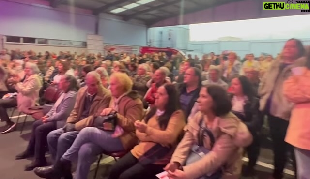 Rebeca Instagram - Ontem foi um dia ESPECIAL concerto solidário para os bombeiros de Caldas da Rainha❤️ e tive o privilégio de cantar os parabéns à minha mamã que fez aninhos Lena Marques Obrigada pelo carinho de todos os bombeiros principalmente ao Comandante @nelsoncruz, obrigada a toda a população das Caldas da Rainha foram maravilhosos como sempre Beijinhos grande 🥰❤️