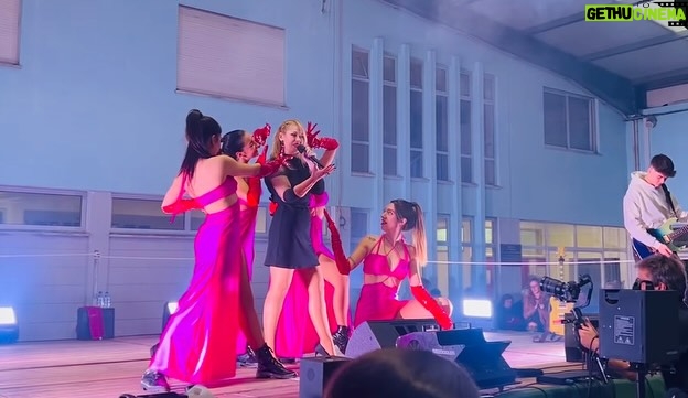 Rebeca Instagram - Ontem foi um dia ESPECIAL concerto solidário para os bombeiros de Caldas da Rainha❤️ e tive o privilégio de cantar os parabéns à minha mamã que fez aninhos Lena Marques Obrigada pelo carinho de todos os bombeiros principalmente ao Comandante @nelsoncruz, obrigada a toda a população das Caldas da Rainha foram maravilhosos como sempre Beijinhos grande 🥰❤️