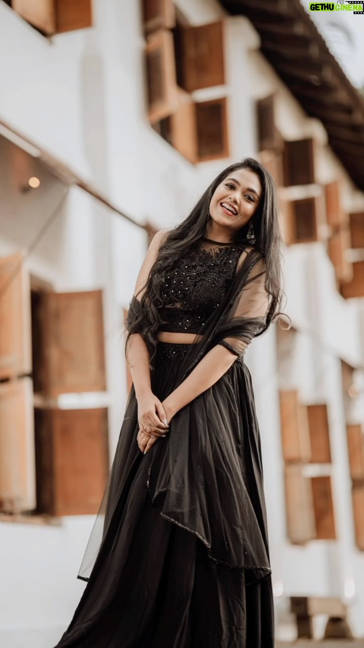 Rebecca Santhosh Instagram - Pause challenge ⏯️🤭 . . . Costume : @chamak_by_becca @bybbecca . . #trendingreels #trending #pausechallenge #reelitfeelit #instadaily Fort Kochi