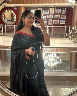 Rebecca Santhosh Instagram - Some random mirror selfies 🪞🤳
.
.
.
Swarovski phone cover : @zappersstore.in