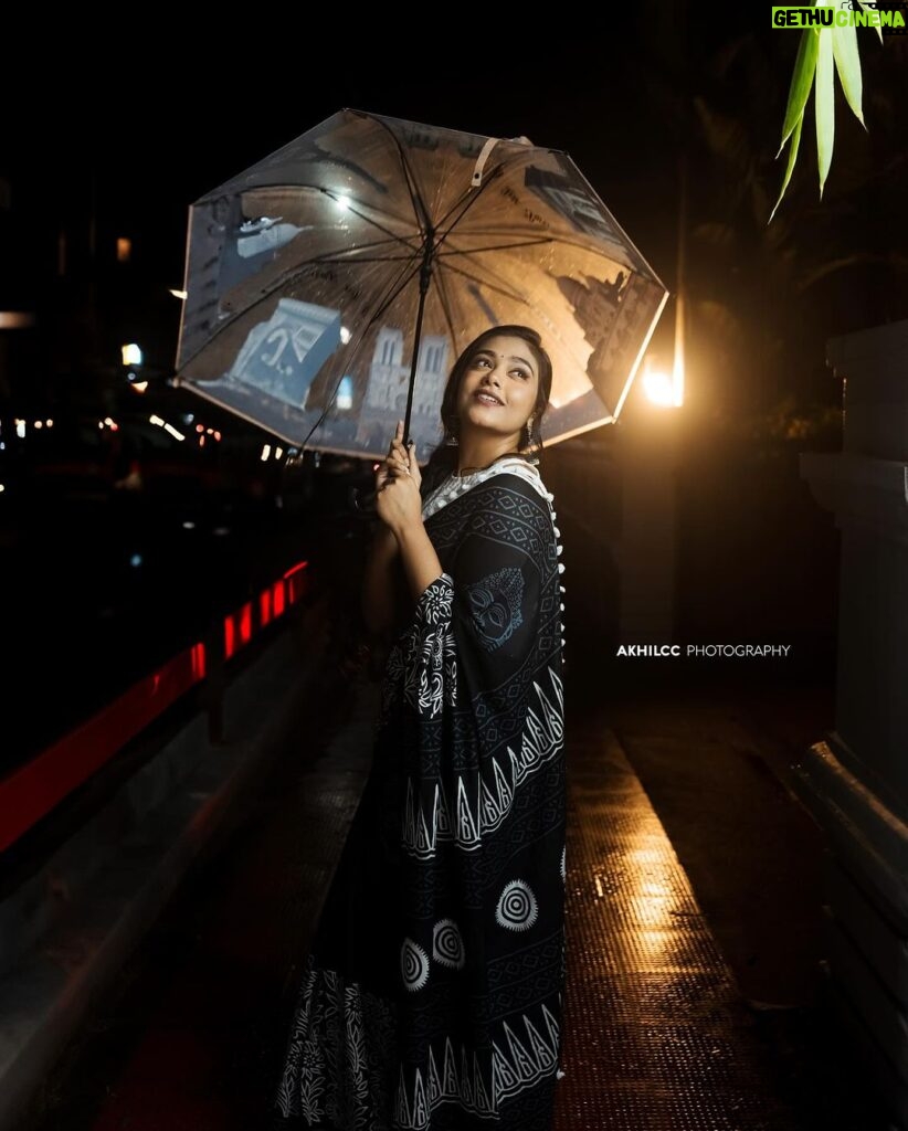 Rebecca Santhosh Instagram - “The night is more alive and more richly colored than the day.” . . Click by : @akhil_cc MUH : @touchbyazhaki_