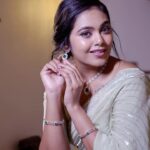 Rebecca Santhosh Instagram – A little sparkle goes a long way, adding extra shine to every moment.

– Mine Diamond festival till 14th January 2024
– ⁠up to 25% off on diamond value *T&C apply* 
– ⁠100% exchange on old mine diamond jewellery.
#MalabarGoldandDiamonds #MineDiamondFestival @malabargoldanddiamonds