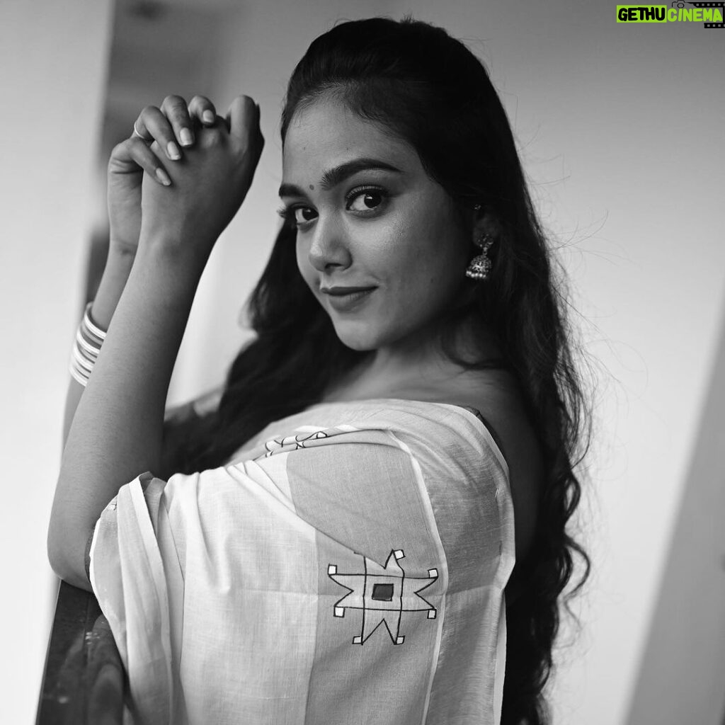Rebecca Santhosh Instagram - 🖤 . . Click by : @akhil_cc #1000thpost