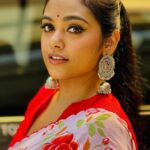 Rebecca Santhosh Instagram – Desi vibe 🦋
.
.
.
MUH : @mishlak_ 
Saree : @gourishankaram_arts Thrissur