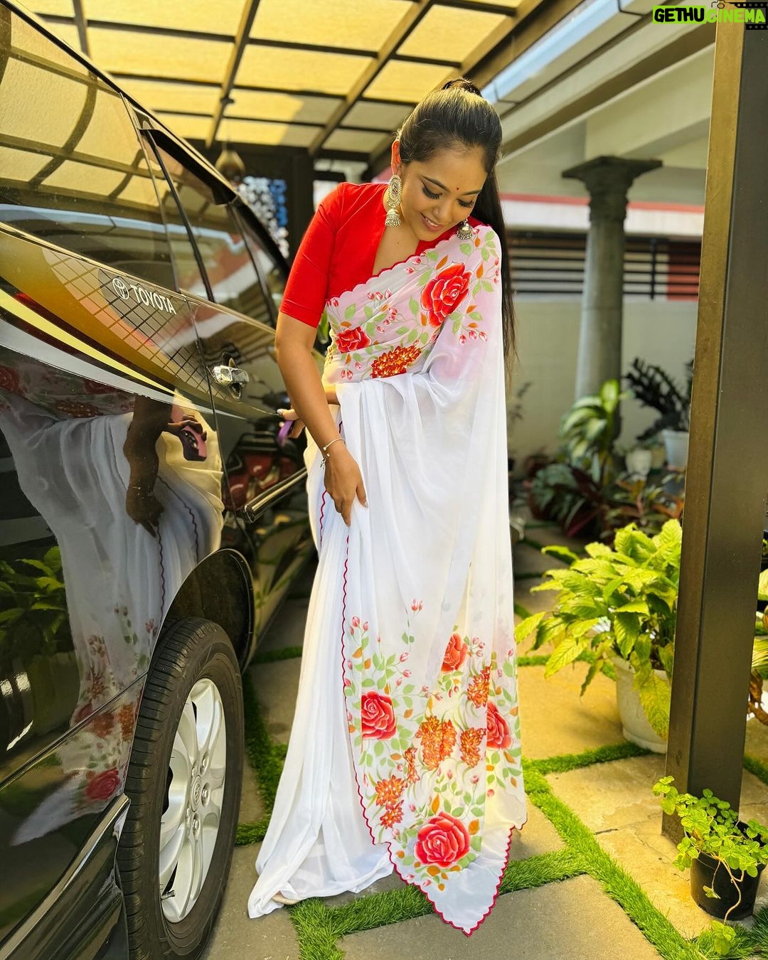 Rebecca Santhosh Instagram - Desi girl 💕 . . . MUH : @mishlak_ Saree : @gourishankaram_arts