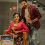 Rebecca Santhosh Instagram – AIMA Best pair AWARD- റെബേക്ക and നിതിൻ – നിങ്ങളുടെ സ്വന്തം ARJA . ഈ PAIR ഇന് കിട്ടുന്ന 4 ആമത്തെ അവാർഡ് ആണ് .Arja നു ഞങ്ങളെ വിളിക്കുന്നത് കേൾക്കാൻ ആണ് ഞങ്ങൾക്ക്  ഇഷ്ടം . വളരെ ചുരുങ്ങിയ കാലം കൊണ്ട് തന്നെ ഞങ്ങളെ നെഞ്ചിലേറ്റിയ പ്രേക്ഷകർക്കു ഒരു ആയിരം നന്ദി . ഇതു ഞങ്ങൾക്ക് മാത്രമുള്ള അഗീകാരം അല്ല ഞങ്ങളുടെ കൂടെയുള്ള എല്ലാ സഹപ്രവർത്തകർക്കും കൂടി ഉള്ളതാണ്. ഇതുവരെ ഞങ്ങൾക്ക് തന്ന സ്നേഹവും സപ്പോർട്ടും ഇനിയും ഞങ്ങൾക്ക് വേണം. കൂടെയുണ്ടാകും എന്ന് അറിയാം.

special thanks from bottom of our hearts to our own ARJA fan pages.
.
.
.
Costume : @miiasboutique
MUH : @nashash_makeover Kozhikode