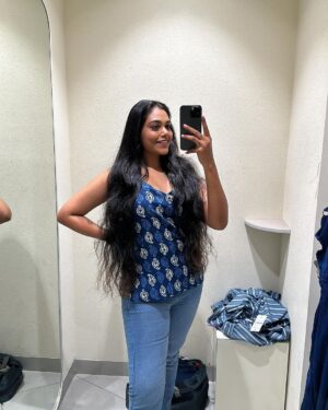 Rebecca Santhosh Instagram - Some random mirror selfies 🪞🤳
.
.
.
Swarovski phone cover : @zappersstore.in
