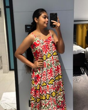 Rebecca Santhosh Instagram - Some random mirror selfies 🪞🤳
.
.
.
Swarovski phone cover : @zappersstore.in