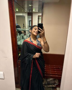 Rebecca Santhosh Instagram - Some random mirror selfies 🪞🤳
.
.
.
Swarovski phone cover : @zappersstore.in