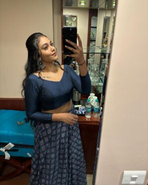 Rebecca Santhosh Instagram - Some random mirror selfies 🪞🤳
.
.
.
Swarovski phone cover : @zappersstore.in