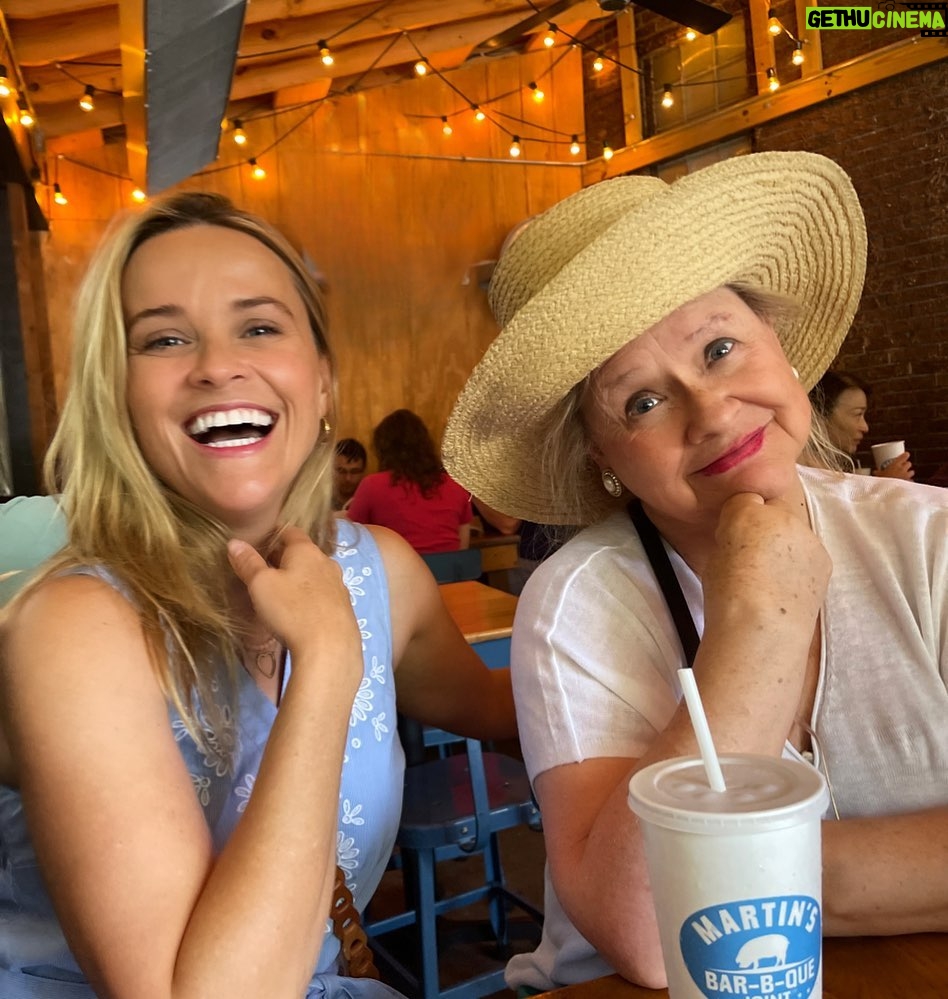 Reese Witherspoon Instagram - Happy Birthday to the best mom I could ever dream of! Thank you for always believing in my dreams and cheering me on... and making me Laugh everyday. I love you , Mama! ππΈπ€