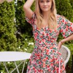 Reese Witherspoon Instagram - Loving all of these gorgeous new @draperjames styles! ✨ Shop the looks now!! This pretty apple print is making these late summer days so sweet 🍎🤗💕