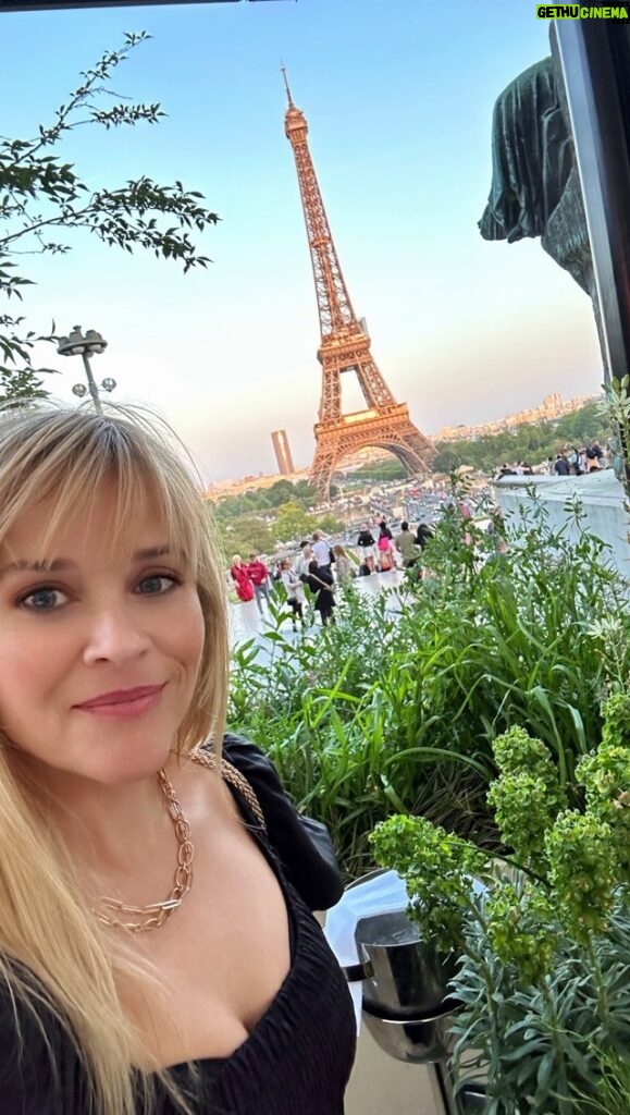 Reese Witherspoon Instagram - Paris with the girls is always a good idea 🥐🌸💫🇫🇷💗