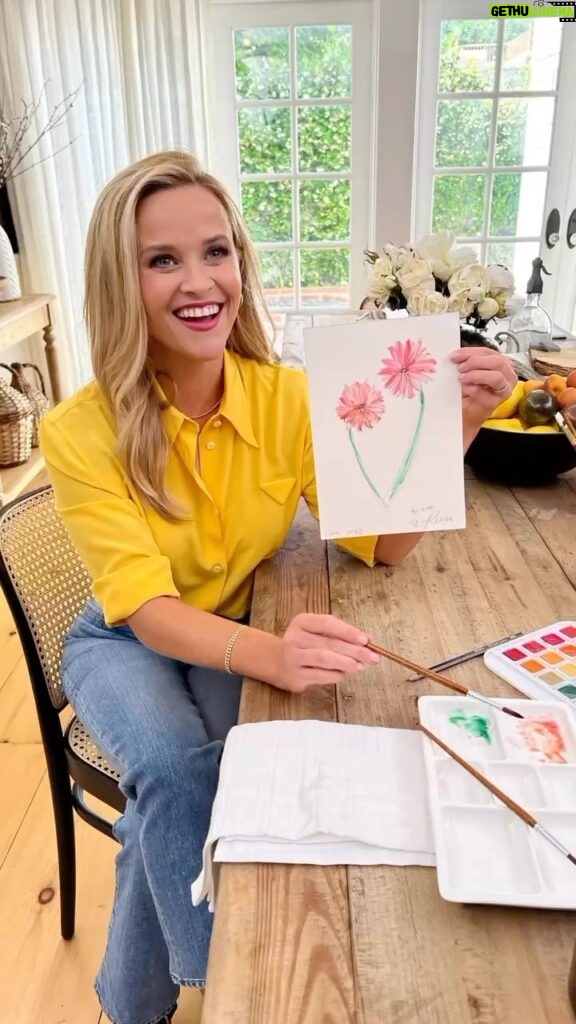 Reese Witherspoon Instagram - #OuibyYoplaitPartner Taking time for yourself is absolutely essential. Whether it’s a quick snack break with @ouibyyoplait, a short walk, or some time to dedicate to your @unicornspacelife, it’s so important to find those little moments throughout your day that fuel you and bring you joy. Show me how you #sayouitome ✨ @everodsky, you go first!