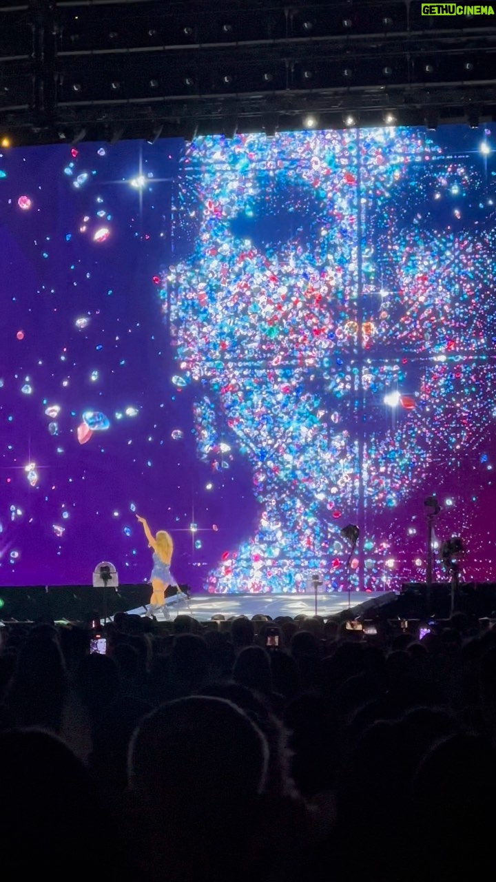 Reese Witherspoon Instagram - What a night to remember ! @taylorswift in front of 70,000 incredible fans ✨The stellar song choices , inspired choreography, other-worldly art design ... an incredible night to dance, sing and feel so much JOY .. thank you @taylorswift and the whole ERAS tour team for shining so bright tonight ✨💫⭐️