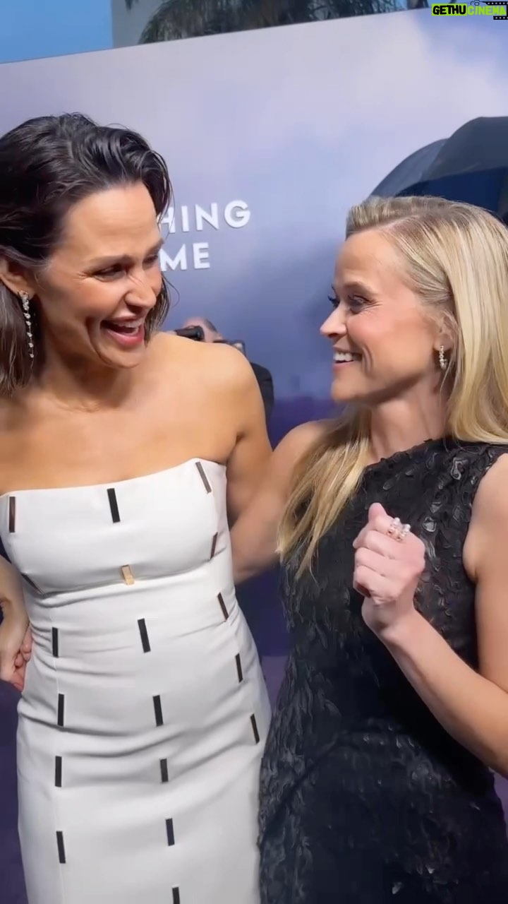 Reese Witherspoon Instagram - Just your Moms of Instagram™️ here to remind you to wear a sweater y’all 🤣💕 And make sure to go watch #TheLastThingHeToldMe on @appletv! Episode 3 is NOW streaming!!
