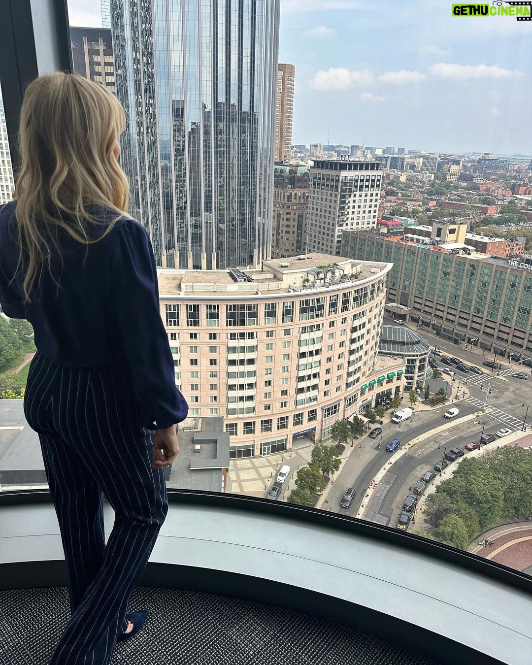 Reese Witherspoon Instagram - Boston! It was a wicked good time. Loved the clam chowder, Dunkin' cream pie specials and the duck tour 💗🍩🦆